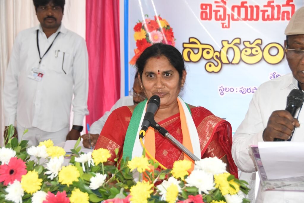 కౌన్సిలర్ గా బూర్ల నర్మద ప్రమాణ స్వీకారం..