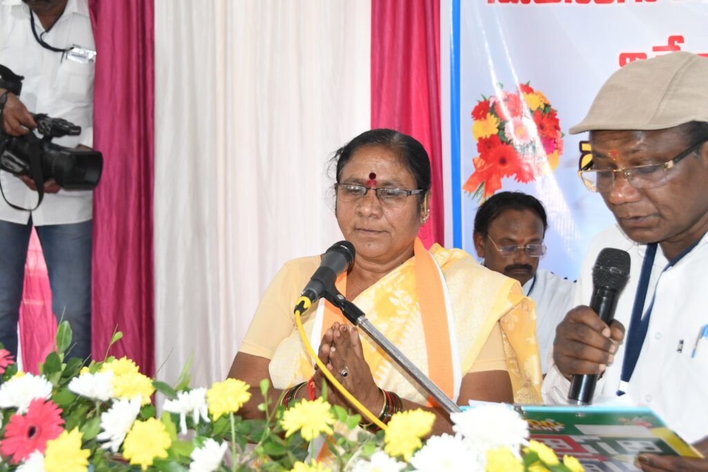 కౌన్సిలర్ గా మంచాల సరిత ప్రమాణ స్వీకారం..