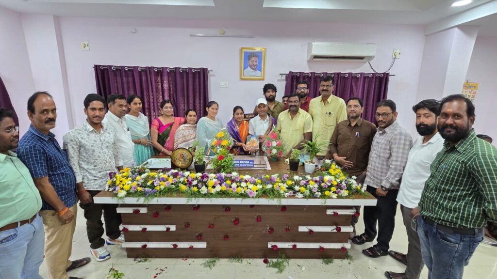 మున్సిపల్ చైర్మన్ కు టీఎన్జీవోస్ సన్మానం..