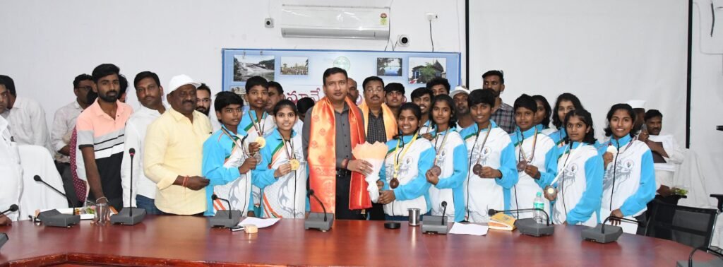 సీఎం కప్‌లో ఆదిలాబాద్ ఘనత..కలెక్టర్ అభినందన