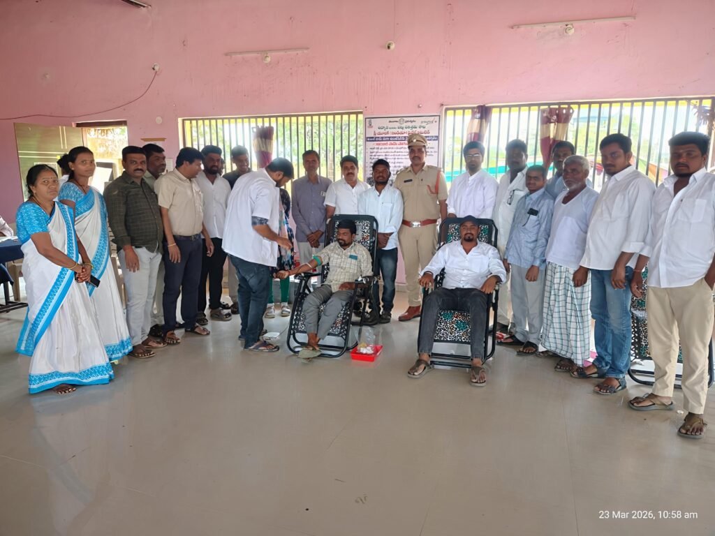 యువత రక్తదానానికి ముందుకు రావాలి.. ఆదిలాబాద్ రూరల్ ఎస్సై విష్ణువర్ధన్