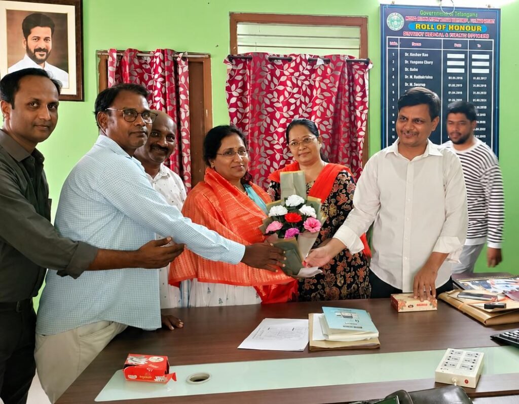 డీఎంహెచ్‌ఓకు టీఎంఎల్‌టీఏ ఆధ్వర్యంలో సన్మానం..